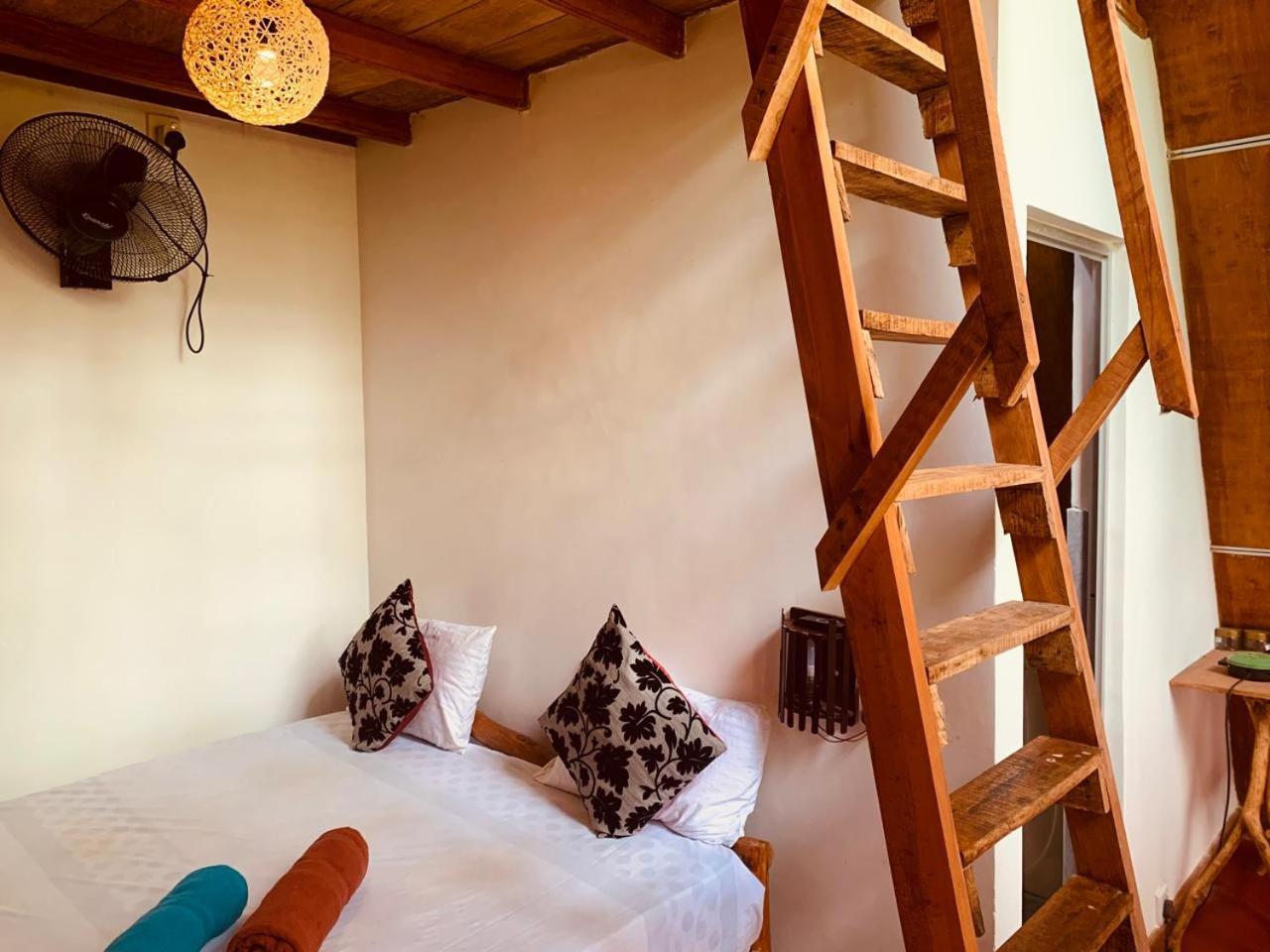 Angry Birds Tree House Apartment Habarana Bagian luar foto
