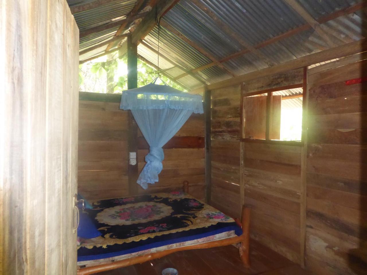 Angry Birds Tree House Apartment Habarana Bagian luar foto